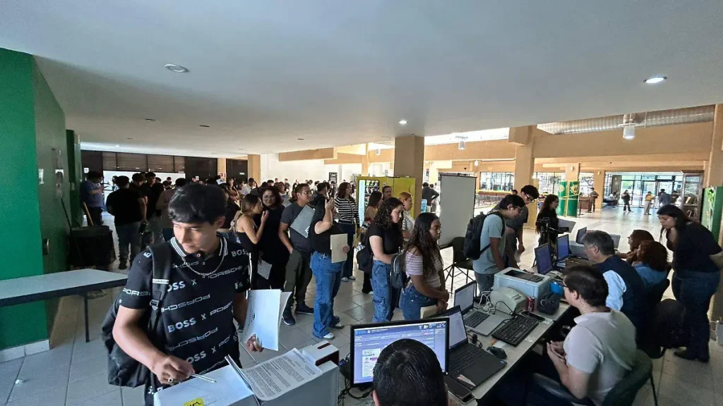 Llevan Unidad Móvil de Licencias a la UTCJ thumbnail