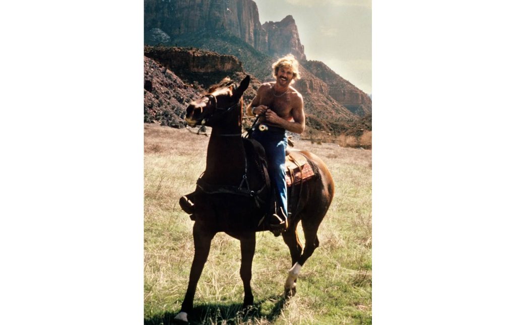 red-AmsBUYvXJ thumbnail