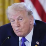 Trump evita responder sobre posible uso de la fuerza en Groenlandia, manteniendo su política de "sin comentarios"