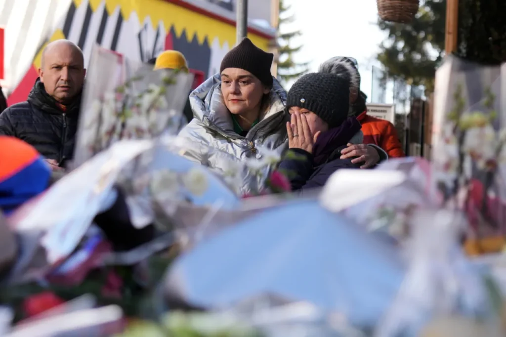 "La Tragedia en Suiza: Un Bar de Luxo se Convirtió en Campo de Batalla cuando 40 Vidas Fueron Cortadas Prematuramente"