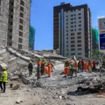 "Desesperada búsqueda emprendida para hallar a víctimas de colapso edil en Kenia: la incertidumbre sigue reinando"