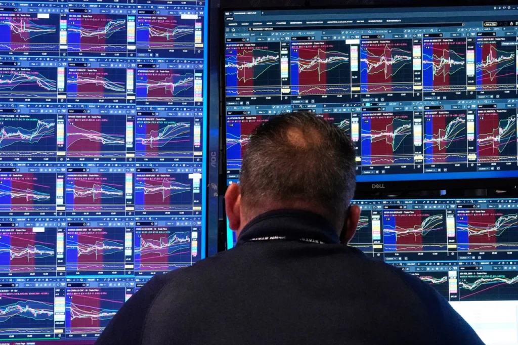 Caen los precios de acciones asiáticas tras retroceso en Wall Street