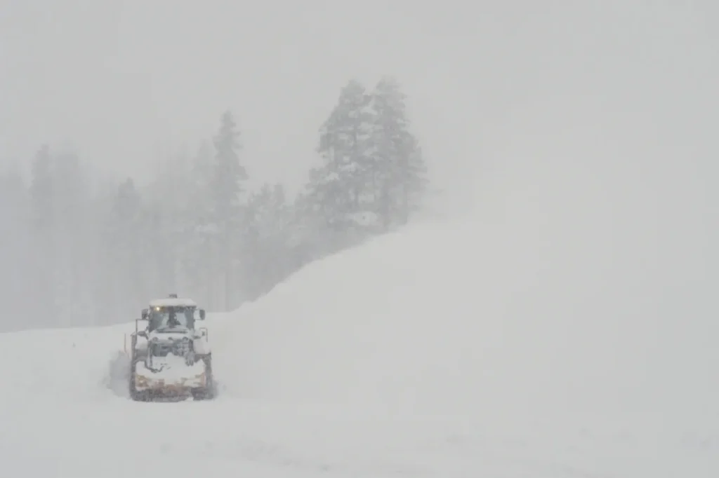 Hallan muertos a 8 esquiadores que desaparecieron tras avalancha en California