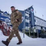 Lanza OTAN esfuerzo militar mientras busca superar disputa en Groenlandia