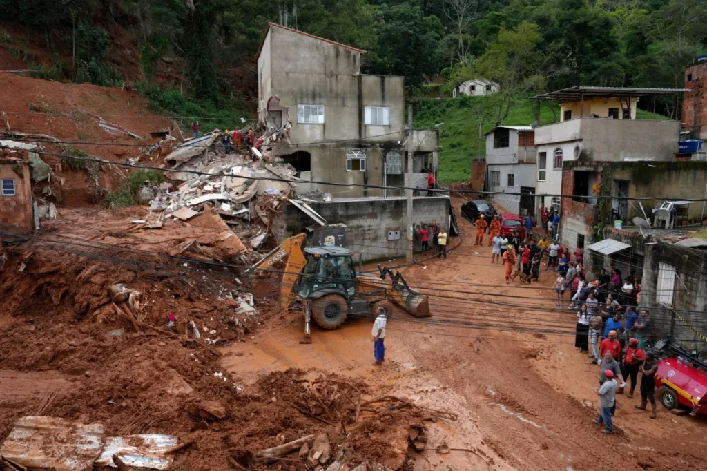 Mueren al menos 23 personas en graves inundaciones en Brasil