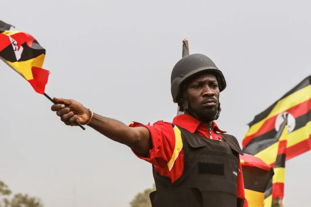 Huye Bobi Wine de Uganda por persecución