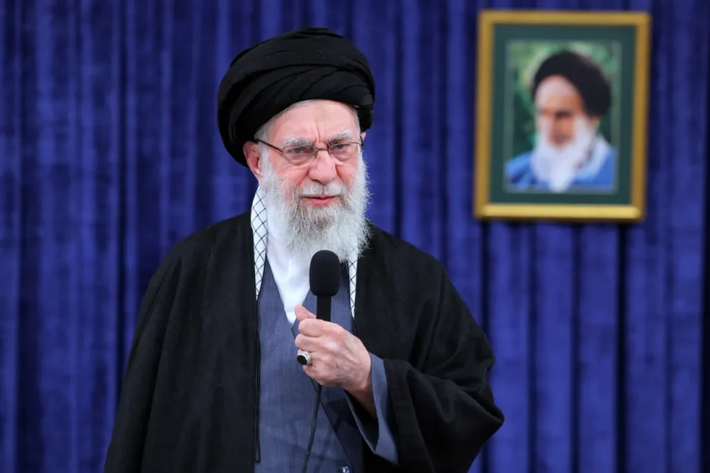 Intensifican ataques de EU e Israel a Ali Khamenei