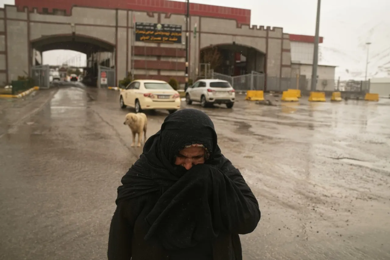 Cruzan iraníes al norte de Irak en busca de comida, internet y trabajo
