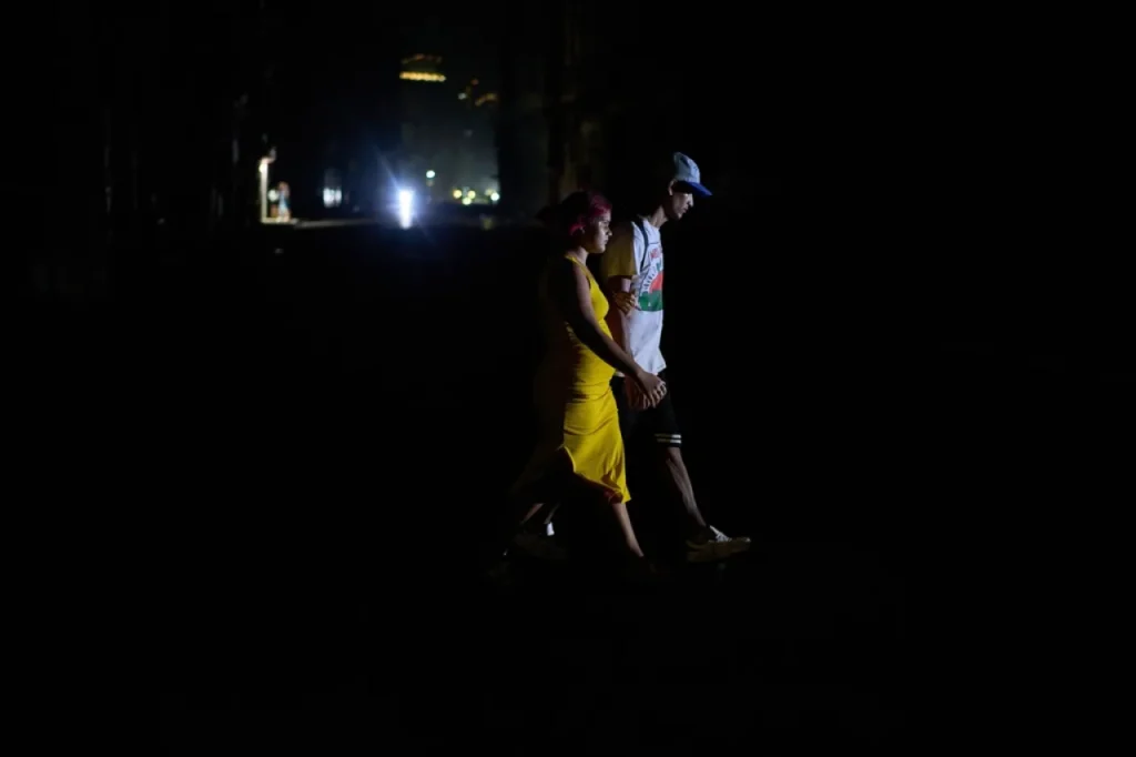 Siguen sin electricidad amplias zonas de Cuba por apagón