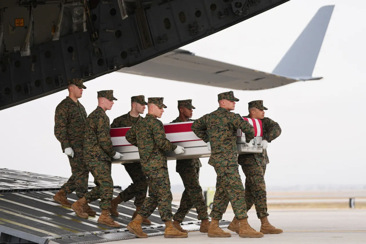 Trump enfrenta polémica por declaraciones sobre sacrificio militar