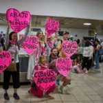 Entrega caravana internacional ayuda humanitaria a Cuba