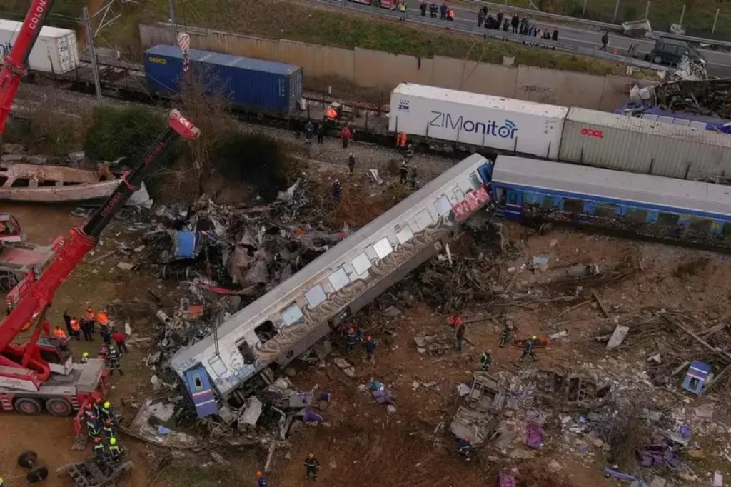 Inicia Grecia juicio por choque de trenes que dejó 57 muertos